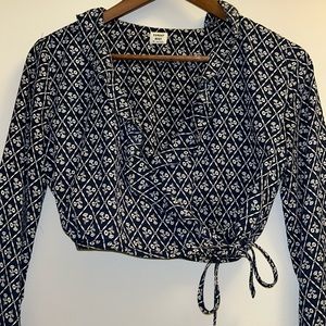 Aritzia Cropped Long Sleeve Blouse